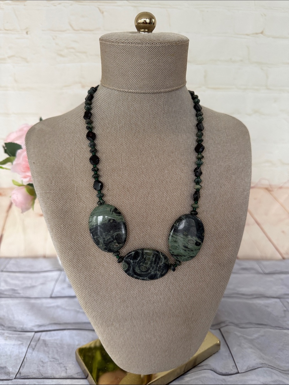 Green Jasper aventurine black onyx necklace 16” long toggle clasp no markings